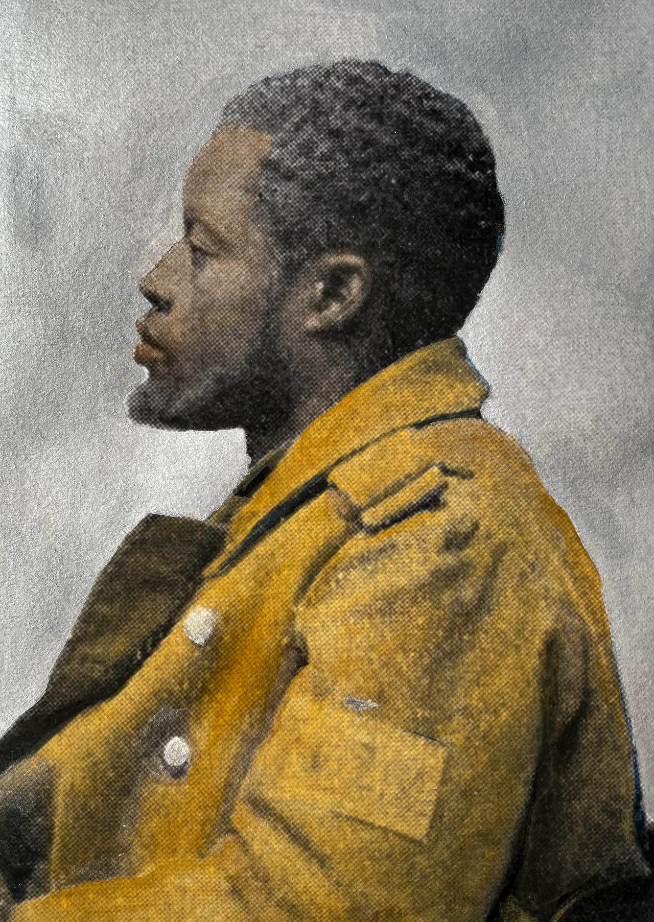 Abdoulaye Niang in profile, with his uniform highlighted in ochre.
